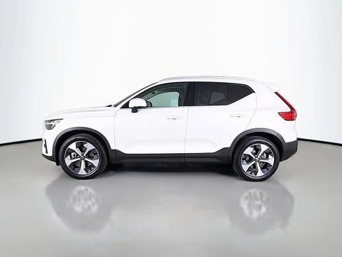 Used 2025 Volvo XC40 B5 Plus AWD/4WD image 4