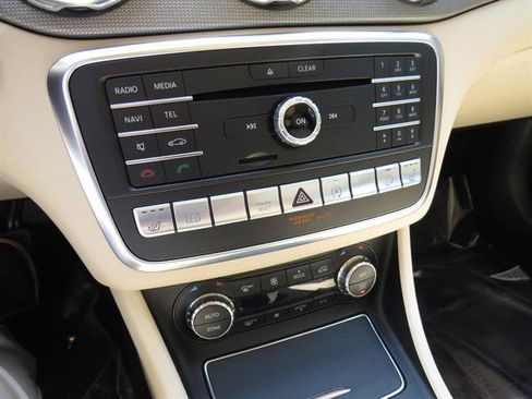 Certified 2020 Mercedes-Benz GLA 250 4MATIC image 17