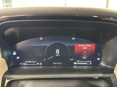 Used 2022 Lincoln Nautilus FWD w/ Premium Package image 16