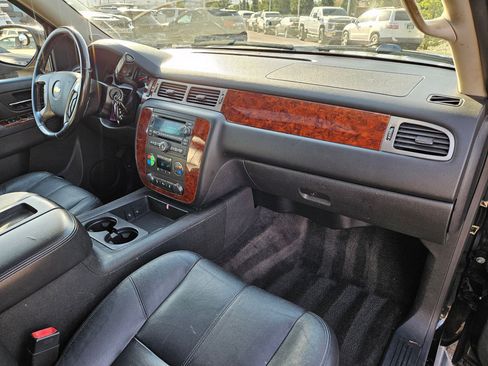 Used 2013 Chevrolet Tahoe LT AWD/4WD image 32
