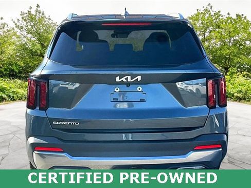 Certified 2025 Kia Sorento S image 4