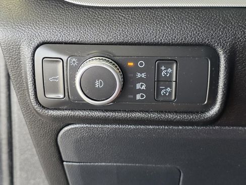 Used 2022 Ford Explorer XLT w/ Equipment Group 202A RWD image 32