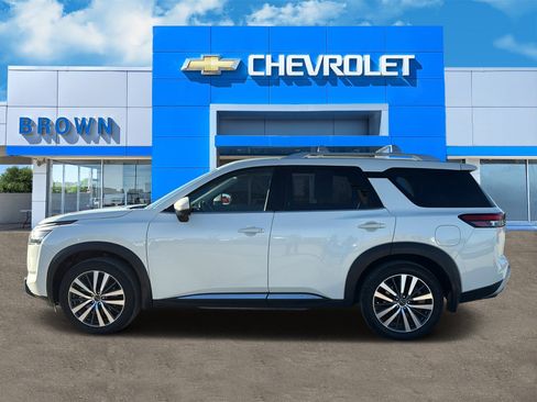 Used 2022 Nissan Pathfinder Platinum w/ Cargo Package image 5