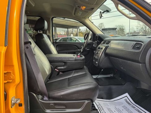 Used 2011 Chevrolet Suburban 2500 image 18