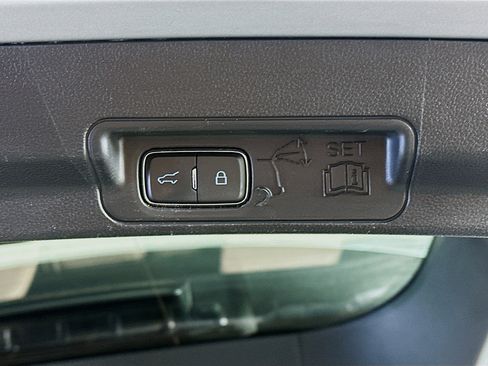 Used 2020 Ford Explorer XLT w/ Equipment Group 202A image 30