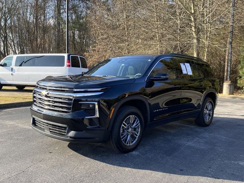 Used 2024 Chevrolet Traverse LT w/ Trailering Package image 5