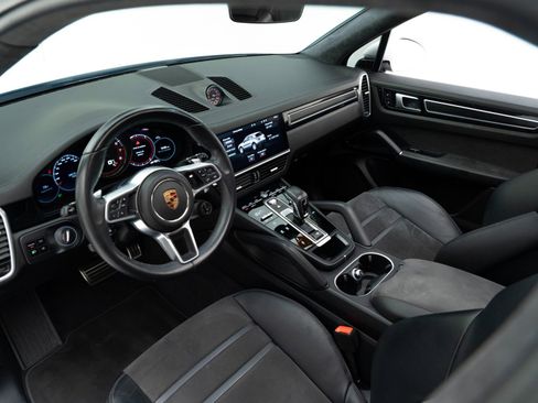 Used 2021 Porsche Cayenne GTS image 4