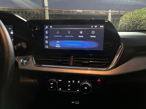 Used 2025 Chevrolet Trax LT w/ LT Convenience Package image 18