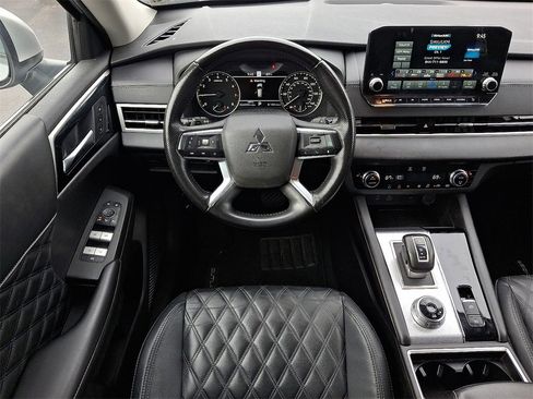 Used 2022 Mitsubishi Outlander SEL image 11