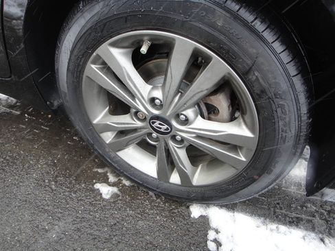 Used 2018 Hyundai Elantra SEL image 16