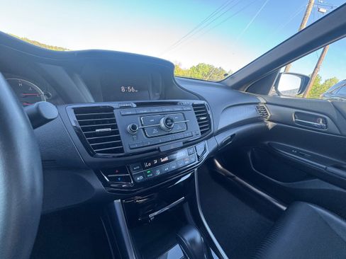 Used 2017 Honda Accord Sport image 12