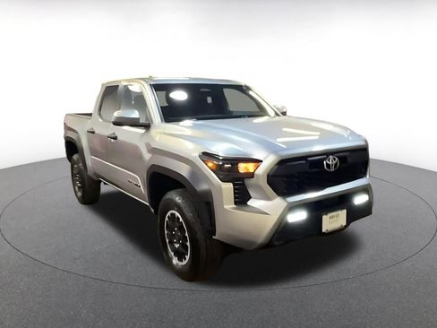 Used 2025 Toyota Tacoma TRD Off-Road image 3