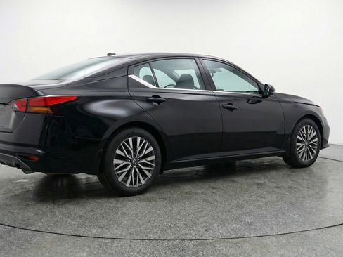 Used 2025 Nissan Altima 2.5 SV image 9