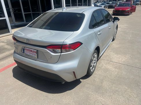 Used 2025 Toyota Corolla LE FWD image 7