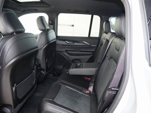 New 2025 Jeep Grand Cherokee Altitude AWD/4WD image 12