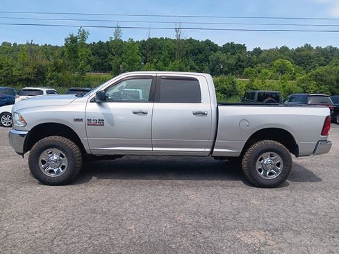 Used 2016 RAM 2500 SLT AWD/4WD image 2