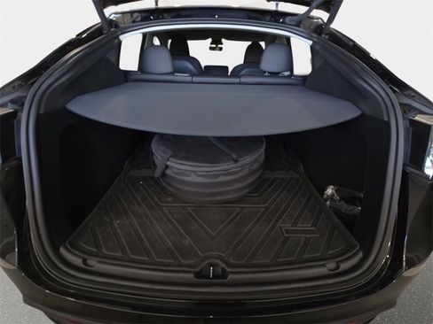 Used 2023 Tesla Model Y Long Range image 27