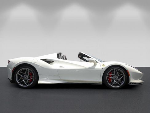 Used 2021 Ferrari F8 Tributo RWD image 2