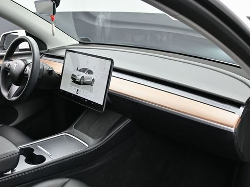 Used 2023 Tesla Model Y Long Range image 38