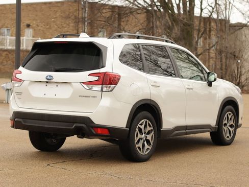 Used 2023 Subaru Forester Premium image 7