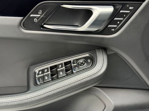 Certified 2026 Porsche Macan AWD/4WD image 26