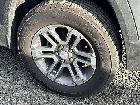 Used 2025 GMC Terrain Elevation image 3