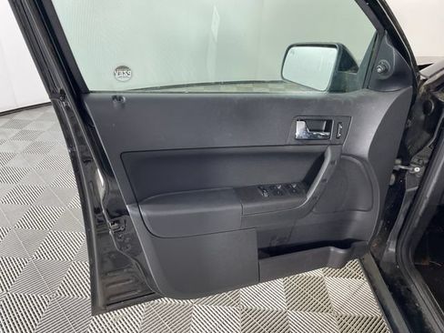 Used 2010 Ford Focus SES FWD image 12