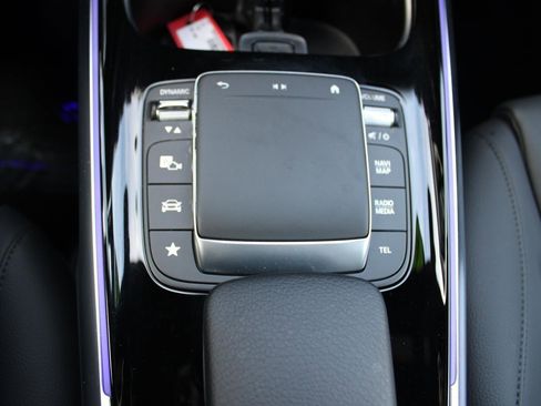 Used 2023 Mercedes-Benz EQB 300 4MATIC image 21