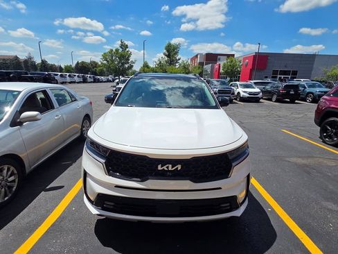 Used 2023 Kia Sorento SX AWD/4WD image 2