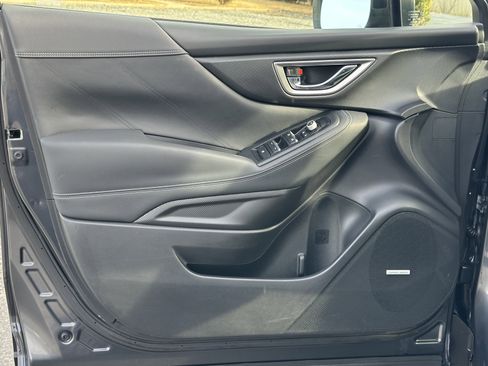 Used 2020 Subaru Forester Limited image 8