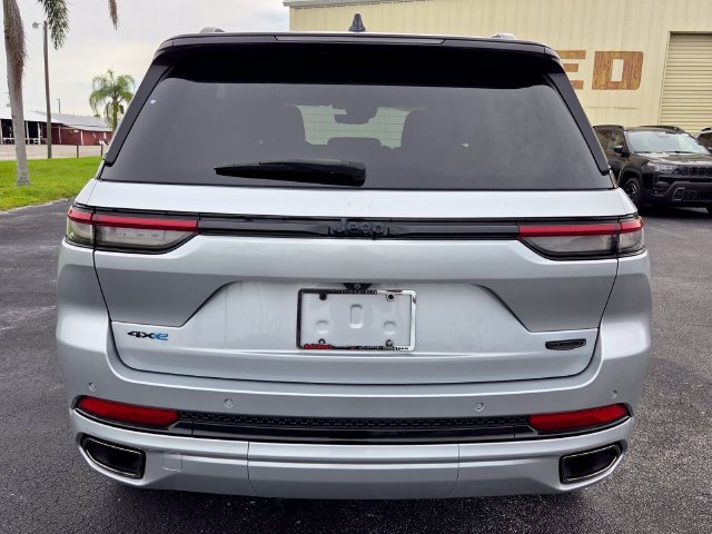 Used 2024 Jeep Grand Cherokee Summit AWD/4WD image 6
