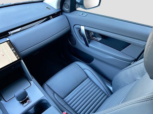 Used 2025 Land Rover Discovery Sport S image 14