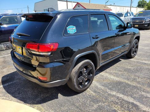 Used 2018 Jeep Grand Cherokee Laredo AWD/4WD image 23
