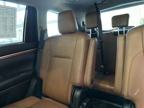 Used 2018 Toyota Highlander Limited Platinum image 13