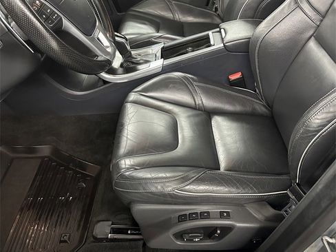 Used 2017 Volvo XC60 T6 R-Design w/ Climate Package image 15