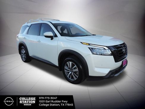 Certified 2023 Nissan Pathfinder SL w/ Black Appearance Package image 3