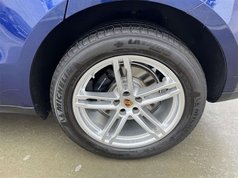 Used 2024 Porsche Macan image 6