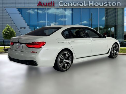 Used 2019 BMW 740i w/ Executive Package image 9