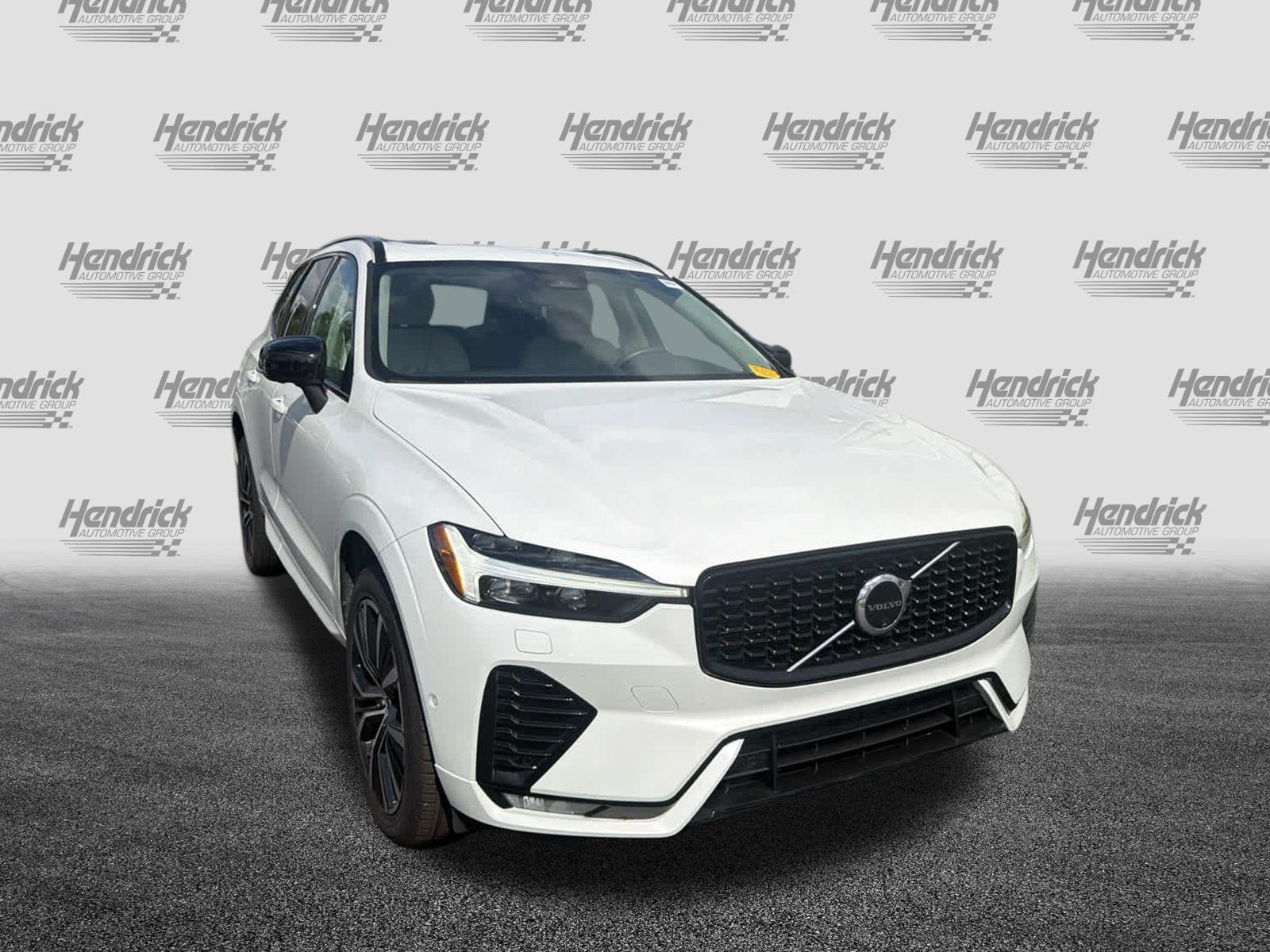 Used 2024 Volvo XC60 B5 Plus w/ Climate Package AWD/4WD image 3