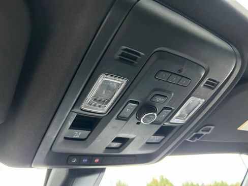 Used 2021 Chevrolet Tahoe Premier w/ Premium Package image 33