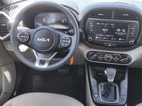 Used 2025 Kia Soul LX w/ LX Technology Package FWD image 26