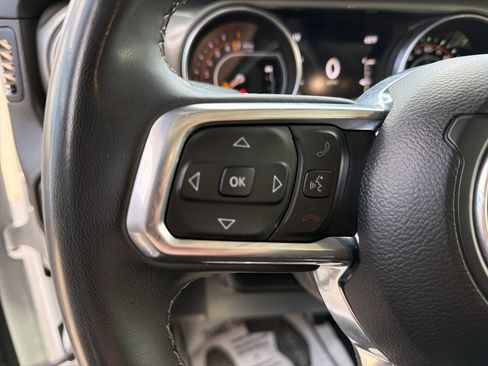 Used 2023 Jeep Gladiator Overland AWD/4WD image 19