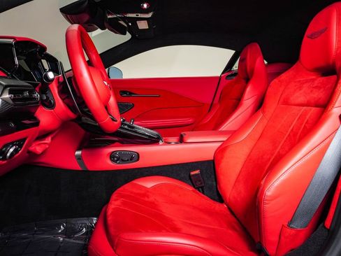 Used 2025 Aston Martin V8 Vantage Coupe RWD image 20