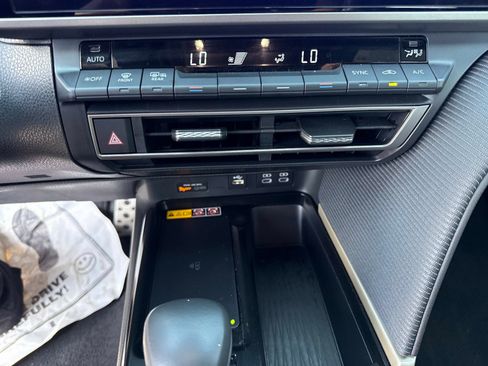 Used 2025 Toyota Camry SE w/ Multimedia Upgrade Package FWD image 20