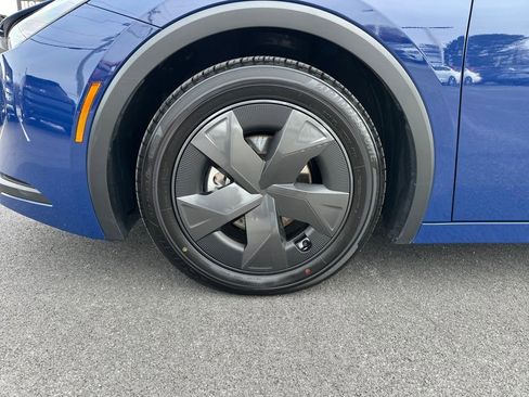 Used 2025 Toyota Prius LE image 12