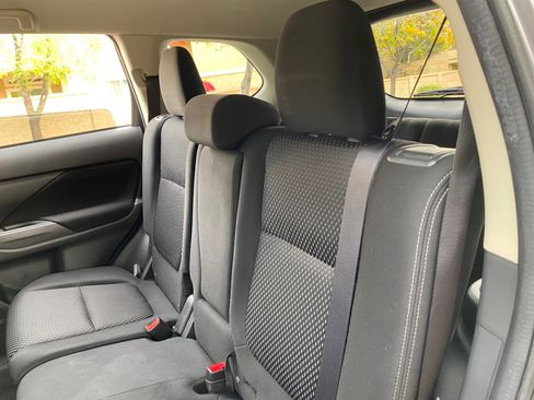 Used 2017 Mitsubishi Outlander ES image 39