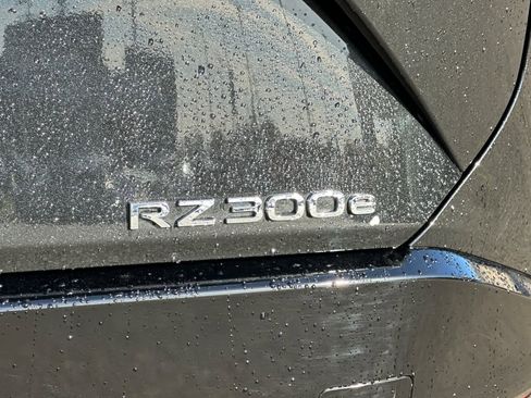 Used 2025 Lexus RZ 300e w/ Accessory Package (Z2) image 32