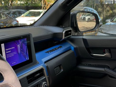 Used 2025 Toyota Tacoma TRD Off-Road image 29