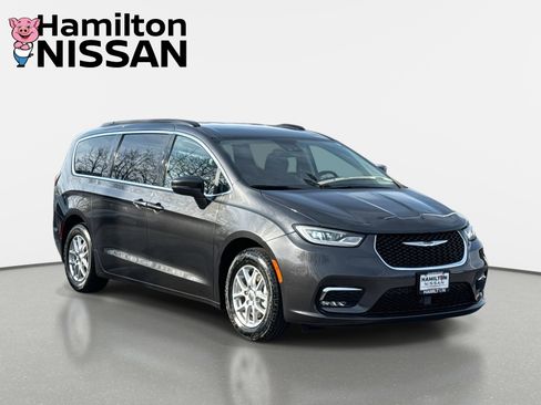 Used 2022 Chrysler Pacifica Touring-L image 1