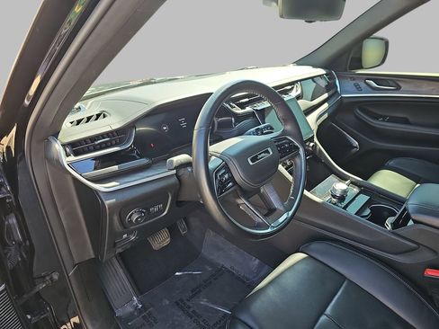 Used 2022 Jeep Grand Cherokee L Overland w/ Luxury Tech Group IV AWD/4WD image 22